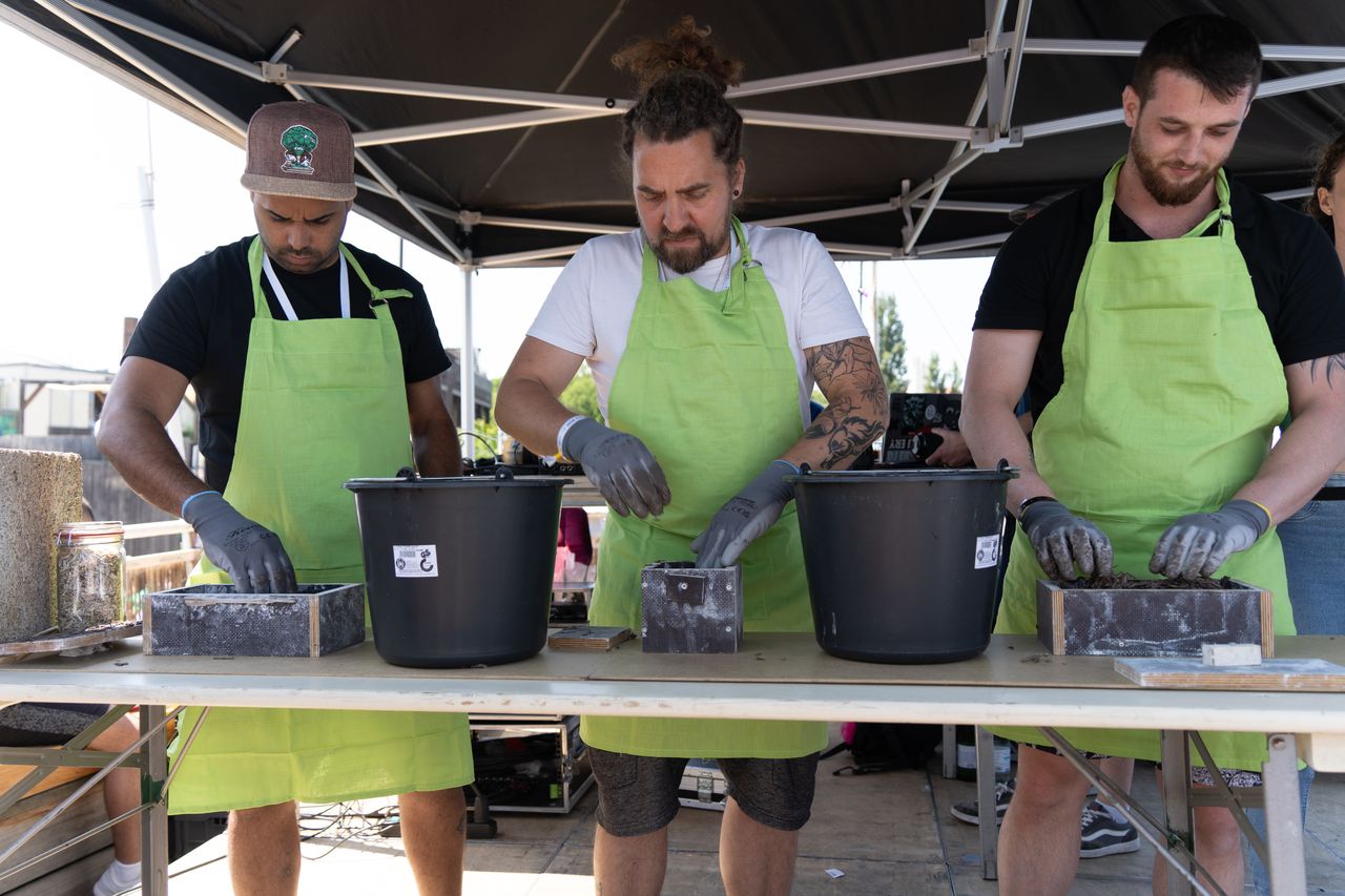 Workshop activity at VYBZ Garden Berlin